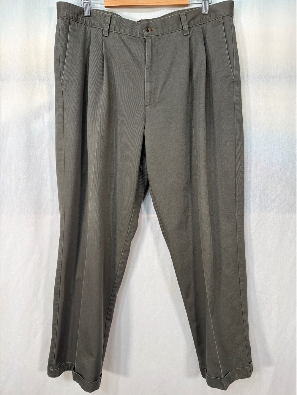 Dockers Olive Green Pleated Cuffed Cotton Chinos Size 40x32